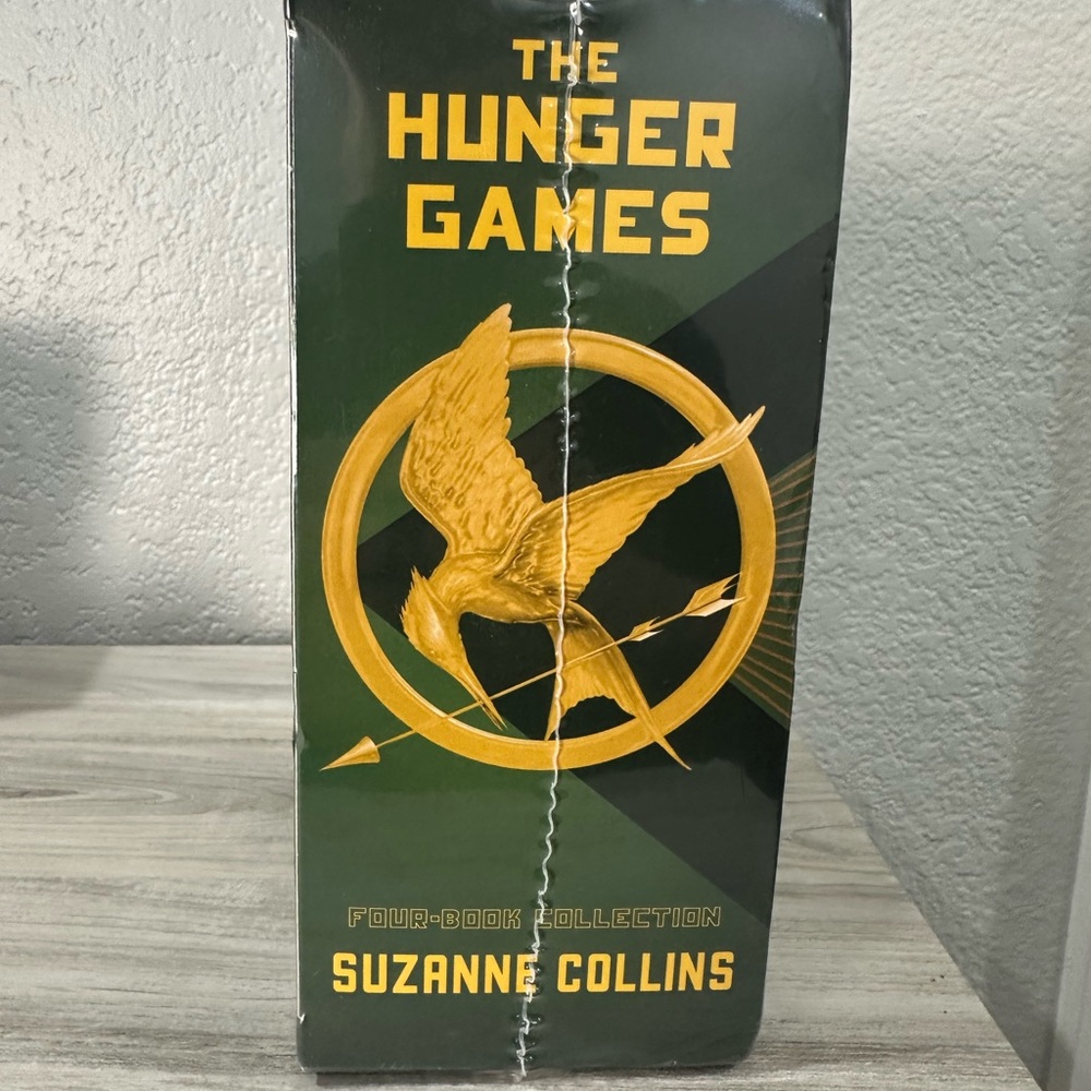 Suzanne Collins: Hunger Games 4-Book Paperback Box Set (Hardcover) new sealed
